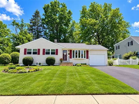 2101 Aster Rd, Bethlehem, PA 18018