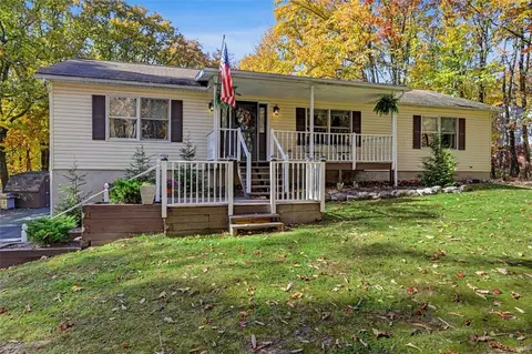231 Sawtooth Dr, Effort, PA 18330