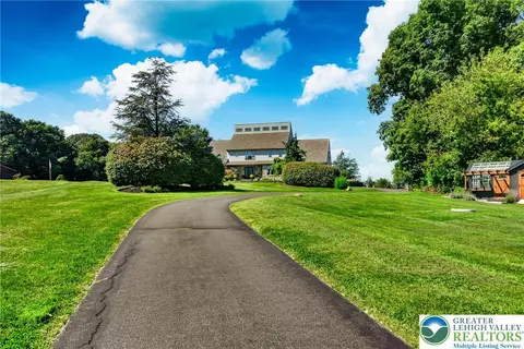 12 Stony Ridge Dr, Mertztown, PA 19539