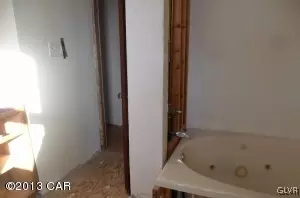 421 E Diamond Ave, Hazleton, PA 18201 photo 5
