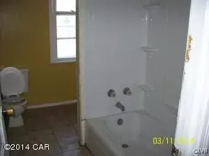 124 E Maple St, Hazleton, PA 18201 photo 4