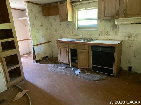 121 S Beverly St, Perry, FL 32348 photo 4