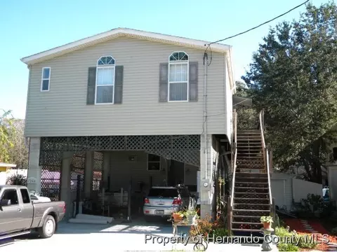 7250 Aberdeen Ct, Weeki Wachee, FL 34607 photo 1