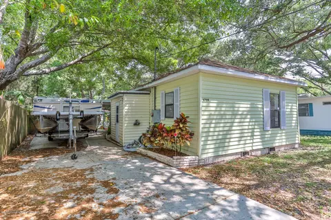 6709 Richard Dr W, Weeki Wachee, FL 34607 photo 1