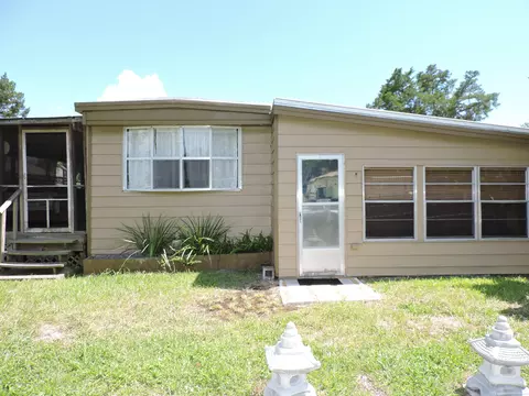 5442 Circle Dr, Weeki Wachee, FL 34607 photo 1