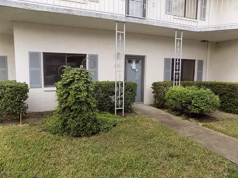 6661 River Run Blvd, Weeki Wachee, FL 34607 photo 1