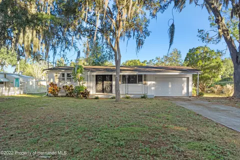 5261 Circle Dr, Weeki Wachee, FL 34607 photo 1