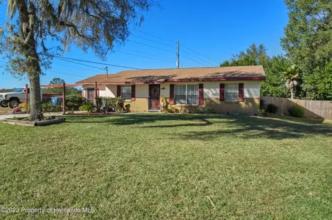 33243 Pennsylvania Ave, Dade City, FL 33523