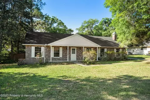 215 Ederington Dr, Brooksville, FL 34601