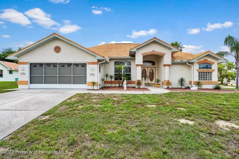 13424 Mauna Loa Ct, Spring Hill, FL 34609