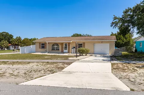 9253 Bay Dr, Spring Hill, FL 34608 photo 1