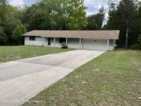 31 Cypress Blvd W, Homosassa, FL 34446