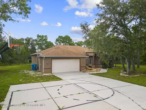 11067 Marsh Wren Ave, Weeki Wachee, FL 34614