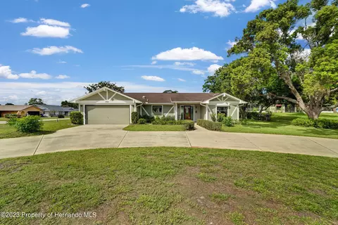 7367 Allen Dr, Weeki Wachee, FL 34613