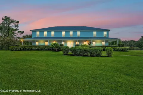 18427 Hancock Bluff Rd, Dade City, FL 33523
