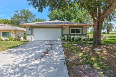 13021 Club Dr, Hudson, FL 34667