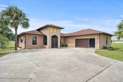 372 Spend A Buck Dr, Inverness, FL 34453