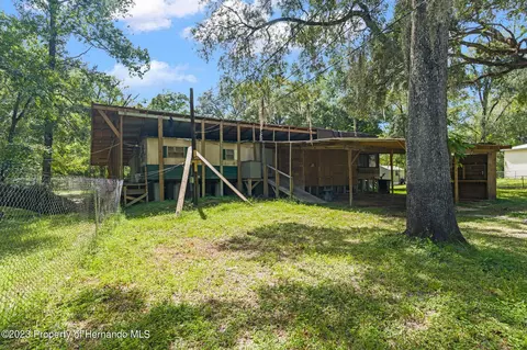 3271 Campania Dr, Dade City, FL 33523