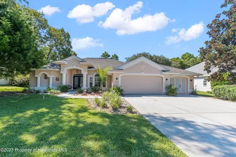 13 Cypress Blvd W, Homosassa, FL 34446