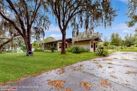 8484 Daniel Rd E, Floral City, FL 34436