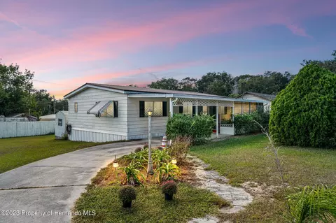 8040 E Garner Ln, Floral City, FL 34436