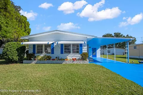 6034 Alpine Dr, Zephyrhills, FL 33542