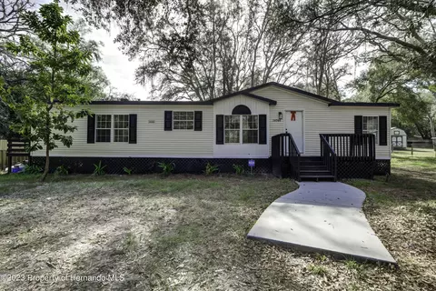 34946 Louise St, Dade City, FL 33523