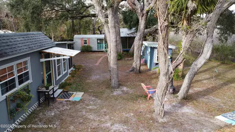 913 White Ln NE, Steinhatchee, FL 32359