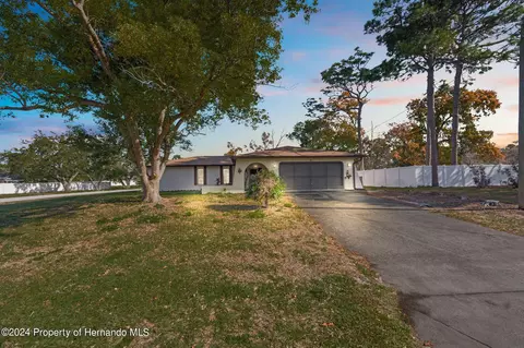 8439 Bay Dr, Spring Hill, FL 34606