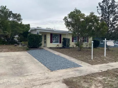 1246 Newhope Rd, Spring Hill, FL 34606