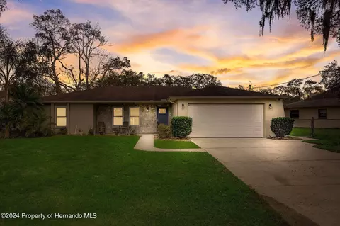 7818 Holiday Dr, Spring Hill, FL 34606