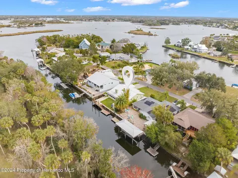1090 Stoney Pt N, Crystal River, FL 34429