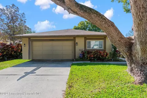 12905 Club Dr, Hudson, FL 34667