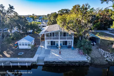 5285 Circle Dr, Weeki Wachee, FL 34607