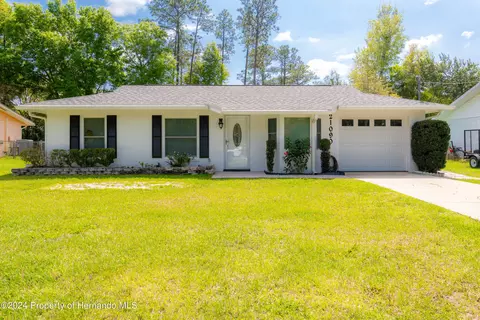 21090 Honeysuckle St, Dunnellon, FL 34431
