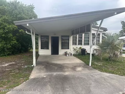 9408 Cougar Dr, Weeki Wachee, FL 34613