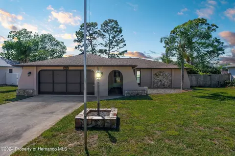 2451 Lake Forest Ave, Spring Hill, FL 34609