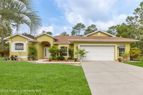 17 Pagoda Ct W, Homosassa, FL 34446