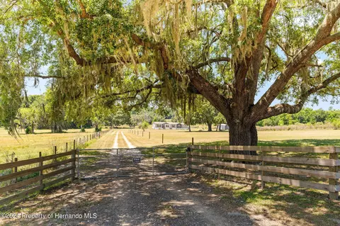 26562 Charlick Rd, Brooksville, FL 34602
