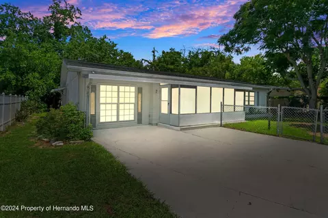 7 N Melbourne St, Beverly Hills, FL 34465