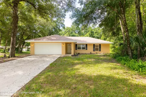 6046 E Glencoe St, Inverness, FL 34452