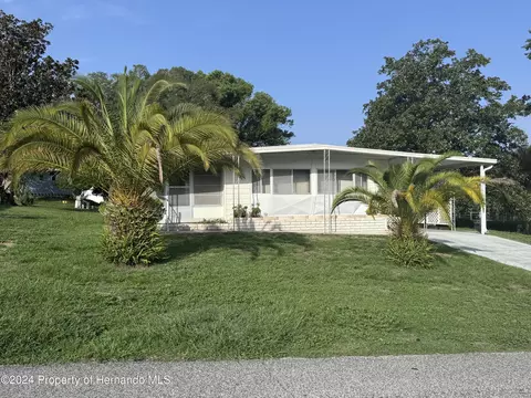 8091 Country Club Dr, Brooksville, FL 34613