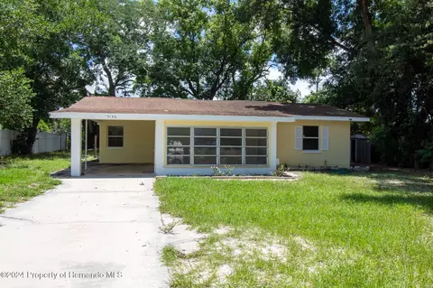 5136 Studio Dr, Zephyrhills, FL 33542