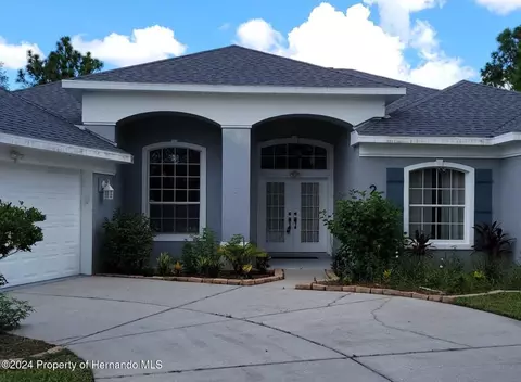 2 Elder Ct E, Homosassa, FL 34446