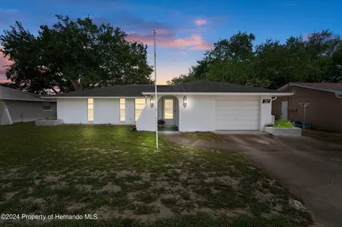 9616 Glen Moor Ln, Port Richey, FL 34668