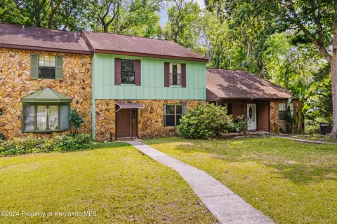 917 Candlebrook Ln N, Brooksville, FL 34601