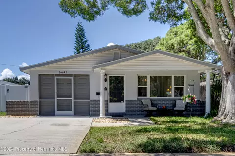6642 Stewart Ave N, Saint Petersburg, FL 33702