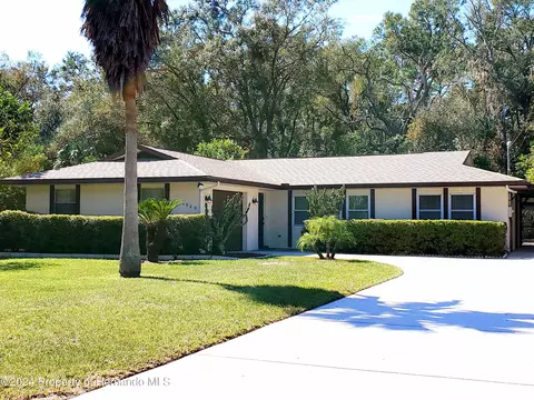 6029 Knollwood Dr, Dade City, FL 33523