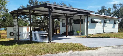 9486 Gray Fox Dr, Weeki Wachee, FL 34613