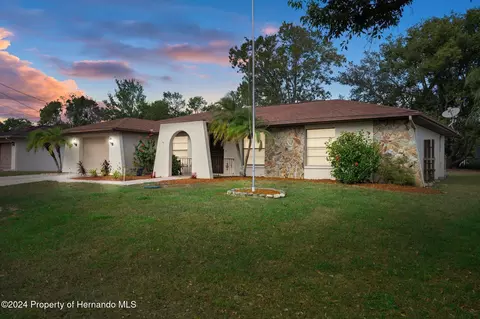 10181 Gamewell St, Spring Hill, FL 34608